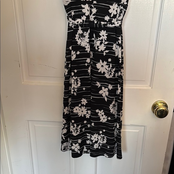 Floral Black and White Women's Dress - Picture 9 of 9